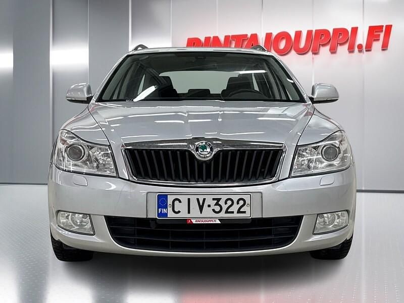 Käytetty Skoda Octavia Experience 122 HP (89 kW) 2012 Farmari