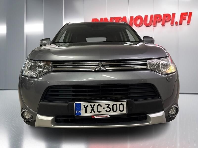 Käytetty Mitsubishi Outlander P-HEV Intense+ 121 HP (88 kW) 2015 Farmari