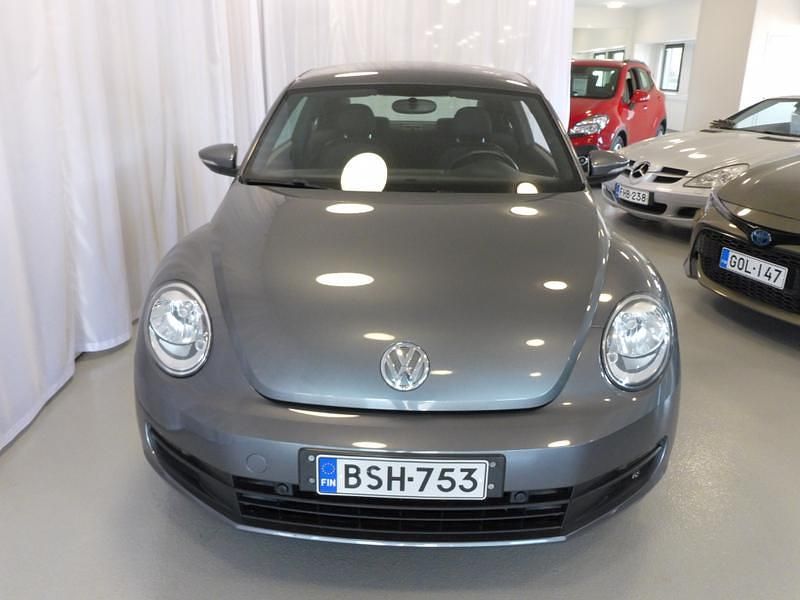 Käytetty VW Beetle 105 HP (77 kW) 2012 Harmaa Viistoperä