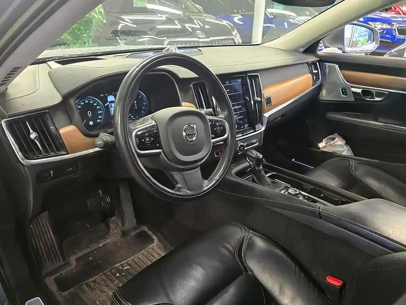 Käytetty Volvo V90 Inscription 200 HP (147 kW) 2018 Hopea / harmaa Farmari