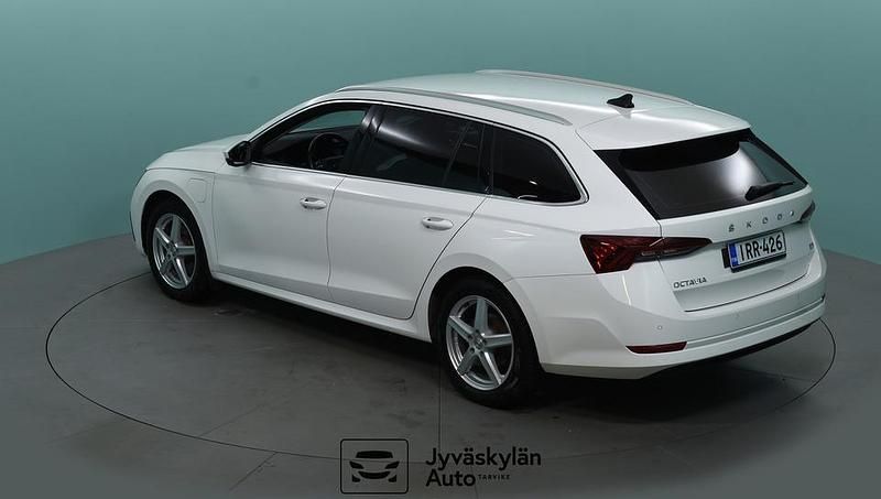 Käytetty Skoda Octavia Ambition 150 HP (110 kW) 2021 Valkoinen Farmari