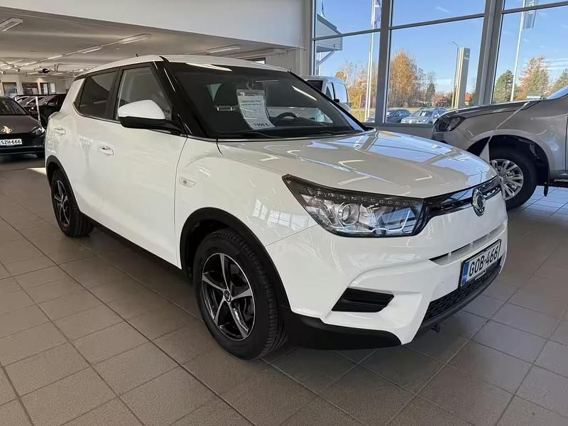 Käytetty Ssangyong (KGM) Tivoli Crystal 116 HP (85 kW) 2016 Valkoinen Katumaasturi