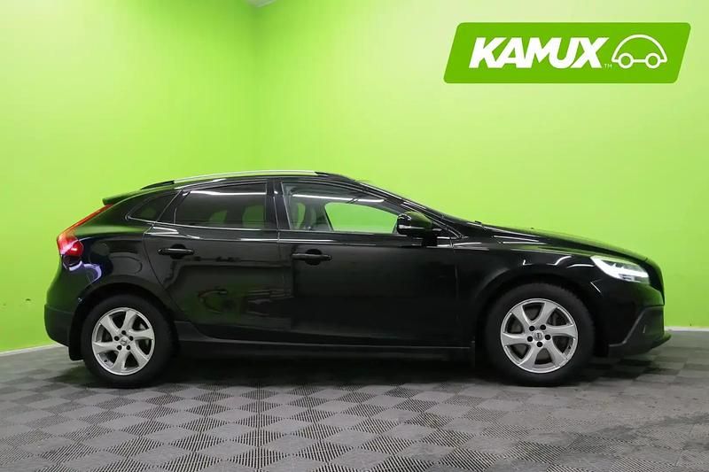 Käytetty Volvo V40 CC Summum 120 HP (88 kW) 2017 Musta Farmari