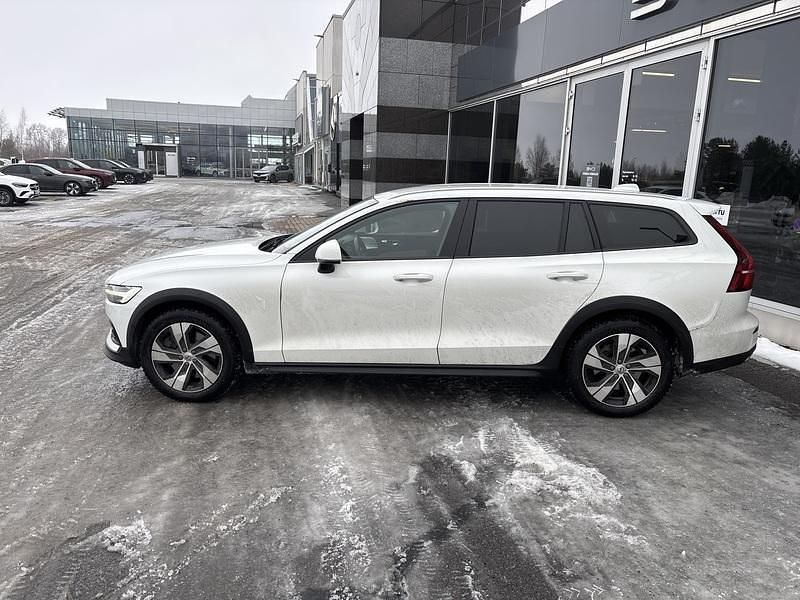 Käytetty Volvo V60 CC 190 HP (139 kW) 2019 Valkoinen Farmari
