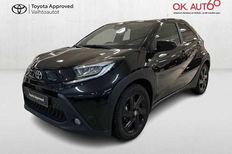 209 musta Käytetty 2023 Toyota Aygo X Multidrive S Katumaasturi | 16 990 € (Perustarjous) - Kuva 1/4