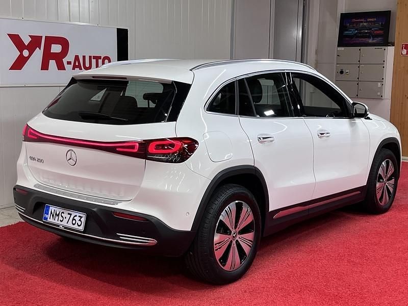 Käytetty Mercedes EQA250 Business 139 kW (190 HP) 2023 Katumaasturi