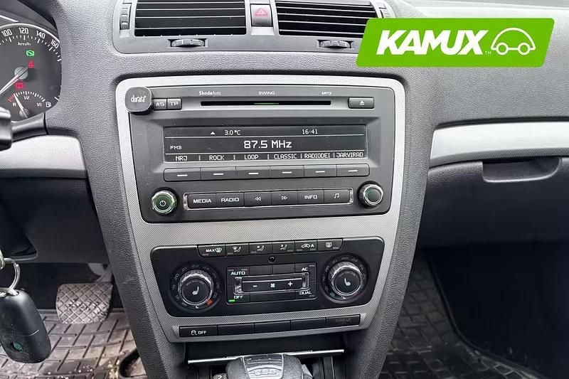 Käytetty Skoda Octavia Elegance 105 HP (77 kW) 2011 Punainen Sedan