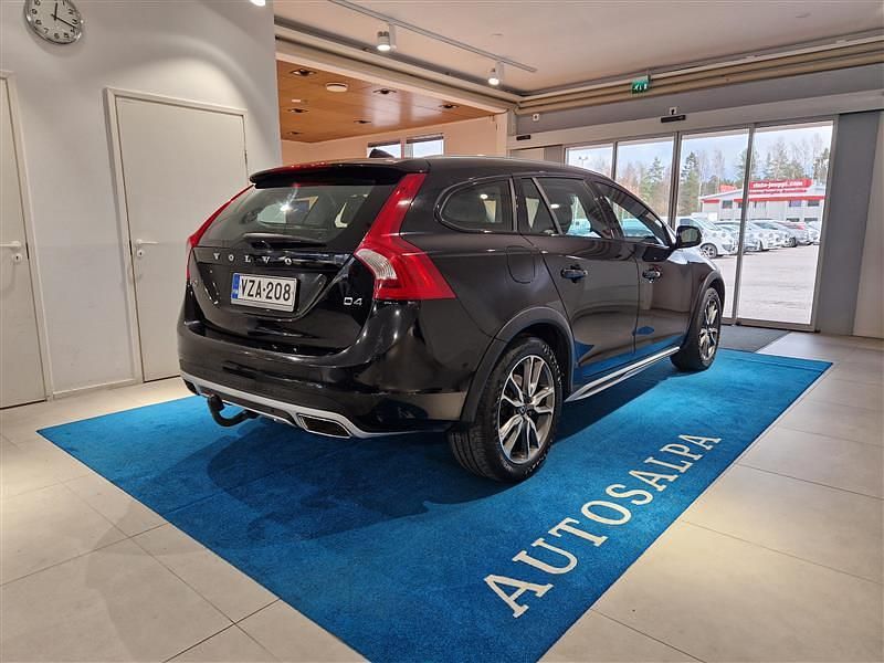 Käytetty Volvo V60 CC Summum 2017 Farmari