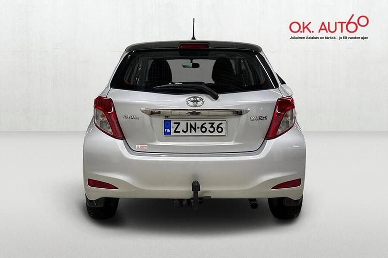 Käytetty Toyota Yaris Multidrive S 99 HP (72 kW) 2011 Hopea Viistoperä