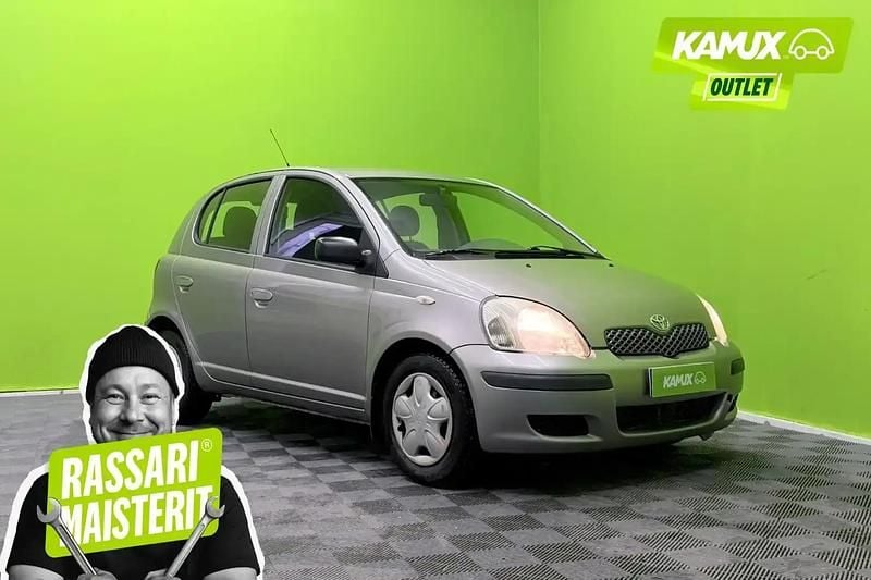 Käytetty Toyota Yaris 65 HP (47 kW) 2004 Hopea / harmaa Viistoperä