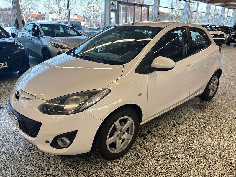 Käytetty Mazda 2 Dynamic 102 HP (75 kW) 2011 Valkoinen Viistoperä