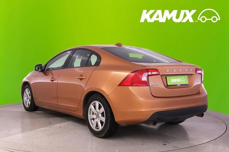 Käytetty Volvo S60 Kinetic 203 HP (149 kW) 2011 Oranssi Sedan