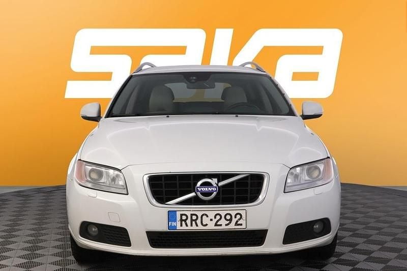 Käytetty Volvo V70 Business Edition 136 HP (100 kW) 2013 Farmari