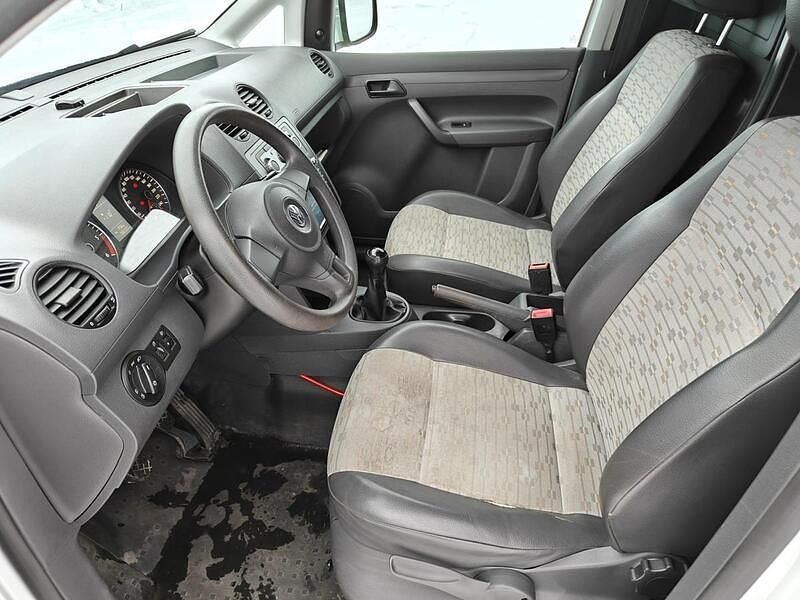 Käytetty VW Caddy 102 HP (75 kW) 2011 Valkoinen Tila-auto
