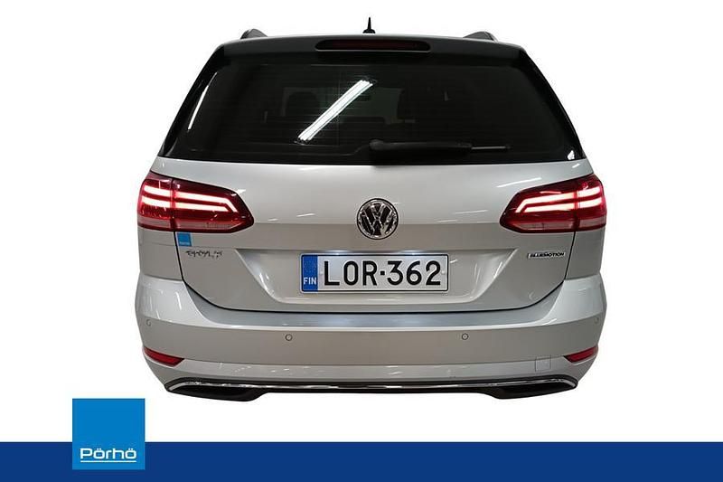 Käytetty VW Golf VII Comfortline 131 HP (96 kW) 2019 Harmaa Farmari