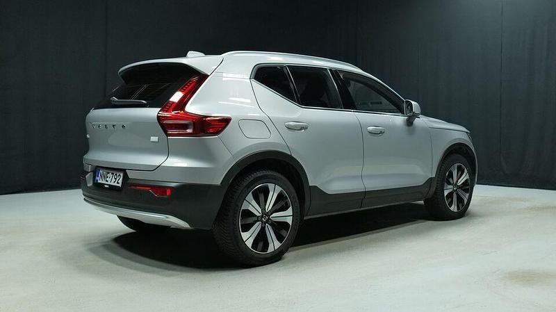 Käytetty Volvo XC40 Plus 211 HP (155 kW) 2023 Harmaa Katumaasturi