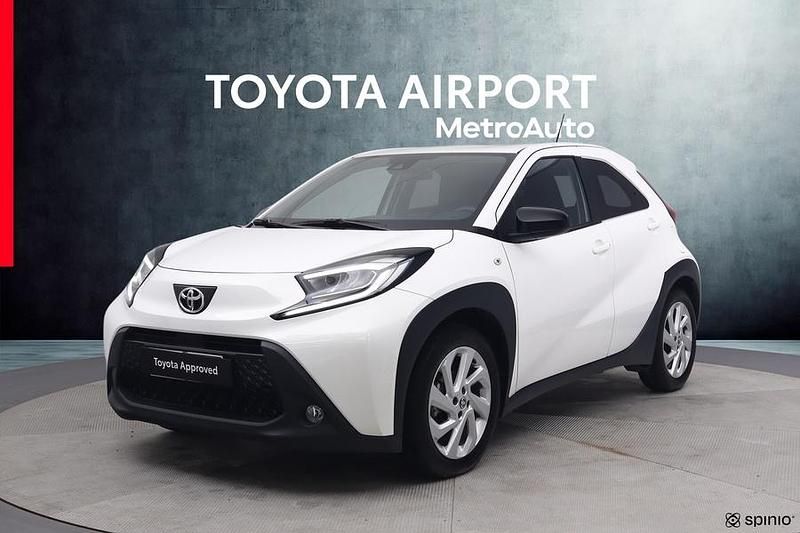 Valkoinen Käytetty 2024 Toyota Aygo X Multidrive S Katumaasturi | 15 990 € (Perustarjous) - Kuva 1/4