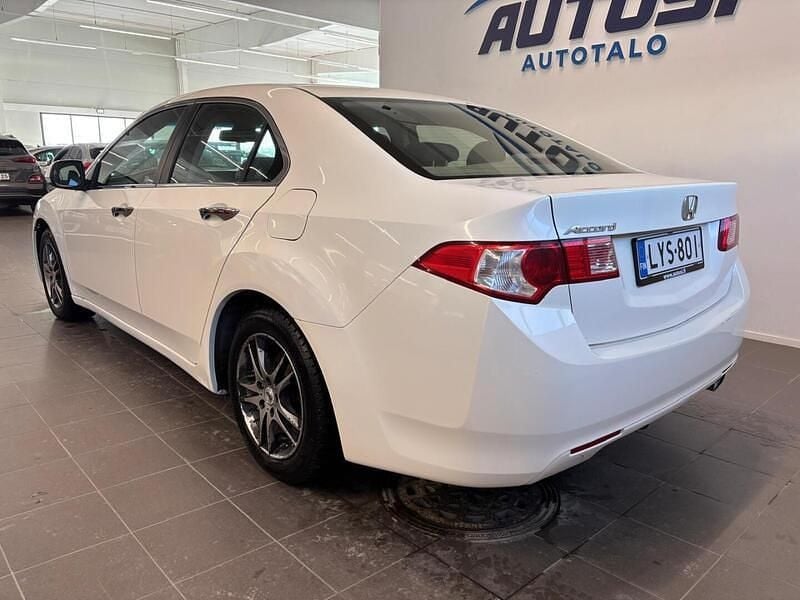 Käytetty Honda Accord Elegance 156 HP (114 kW) 2009 Valkoinen Sedan