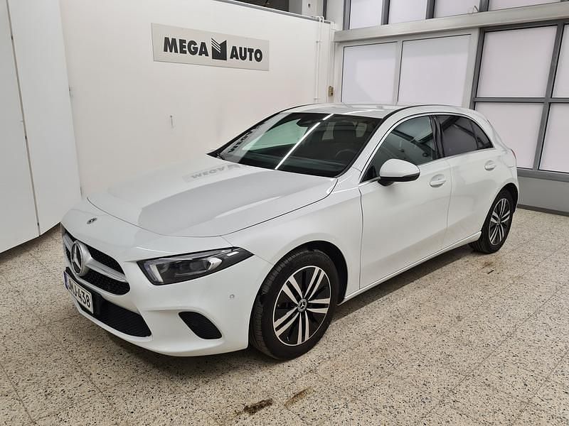 Valkoinen Käytetty 2022 Mercedes A250 Business Viistoperä | 25 890 € (Perustarjous) - Kuva 1/4