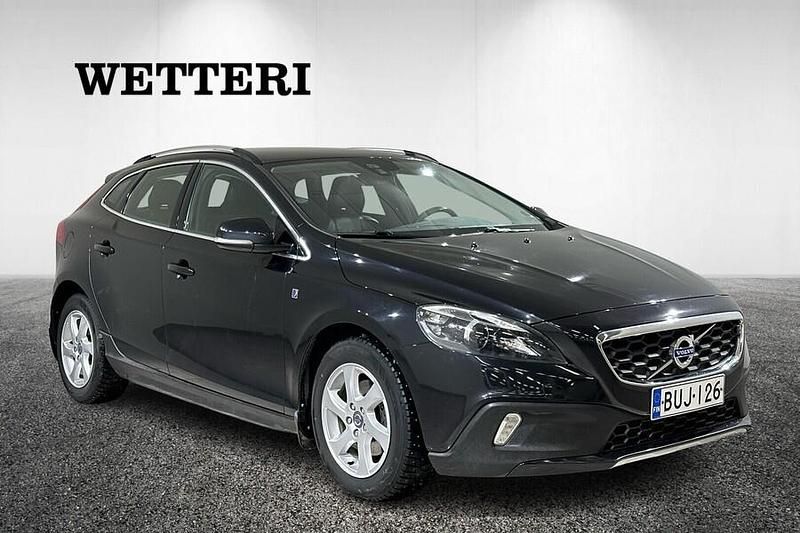 Käytetty Volvo V40 Business Edition 114 HP (83 kW) 2015 Musta Viistoperä