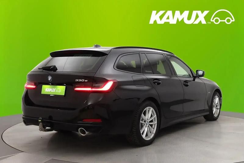 Käytetty BMW 330e Sport Line 292 HP (214 kW) 2022 Musta Farmari