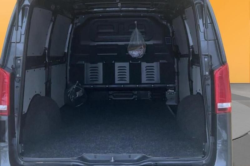 Käytetty Mercedes Vito 190 HP (139 kW) 2020 Van