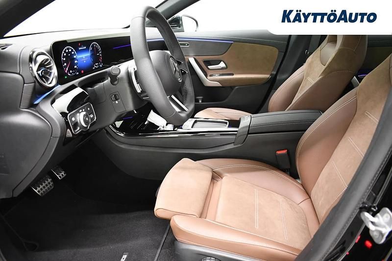 Käytetty Mercedes CLA250e Business 163 HP (119 kW) 2024 Musta Sedan