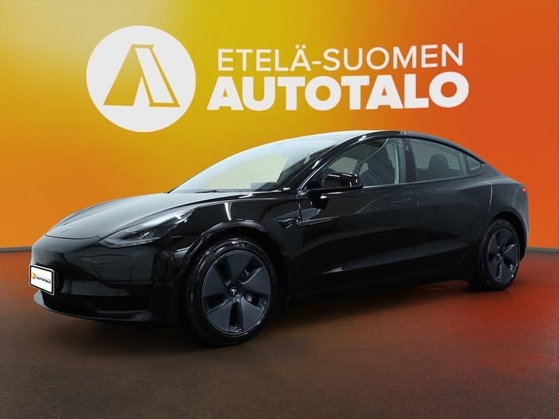 Musta Käytetty 2022 Tesla Model 3 Sedan | 32 900 € (Perustarjous) - Kuva 1/3