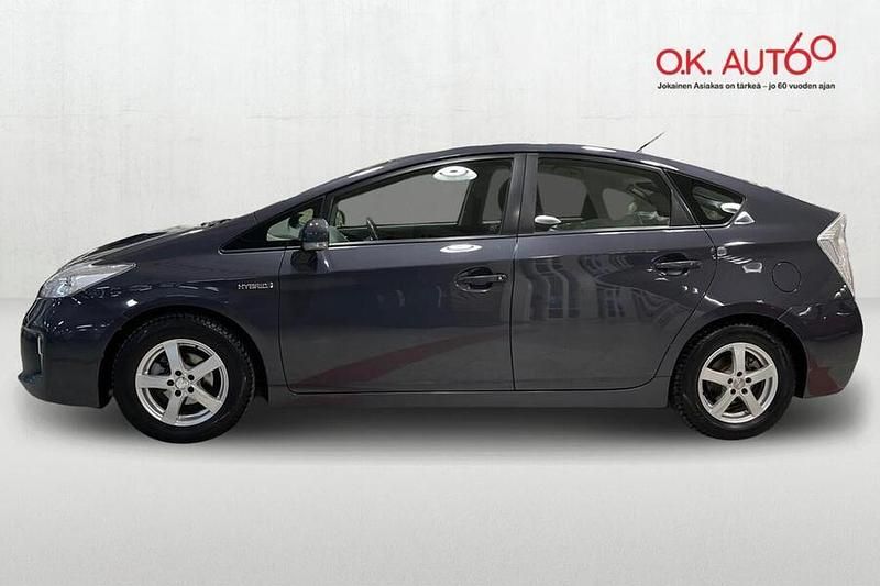 Käytetty Toyota Prius 99 HP (72 kW) 2012 Harmaa Viistoperä
