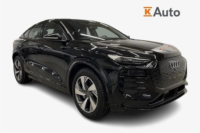 Uusi Audi Q6 Sportback e-tron S-Line 285 kW (388 HP) 2025 Musta Katumaasturi