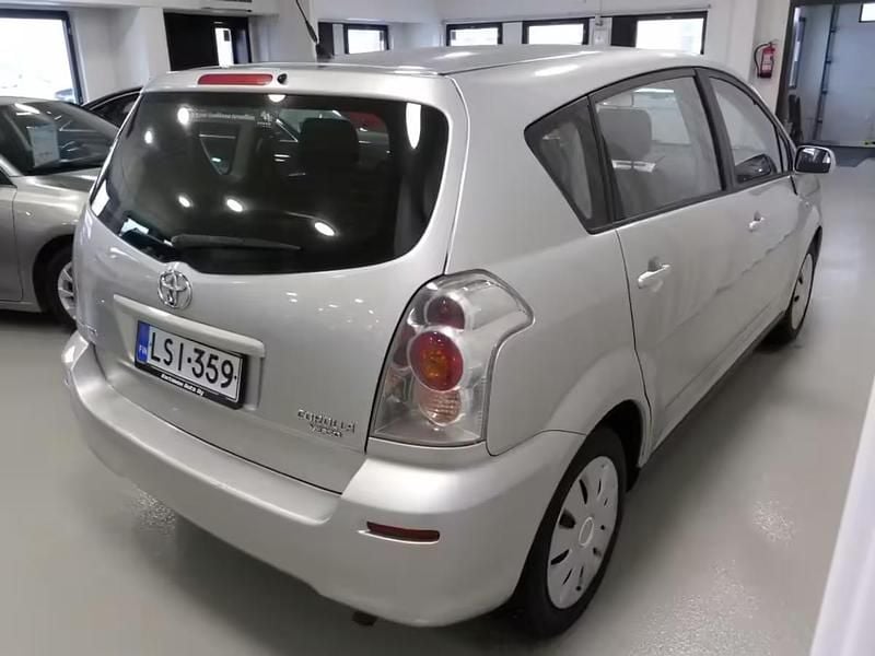 Käytetty Toyota Corolla Verso Business Edition 110 HP (80 kW) 2006 Hopea Tila-auto