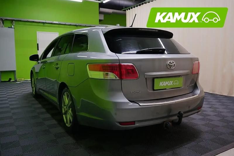 Käytetty Toyota Avensis Sol 152 HP (111 kW) 2011 Hopea / harmaa Farmari