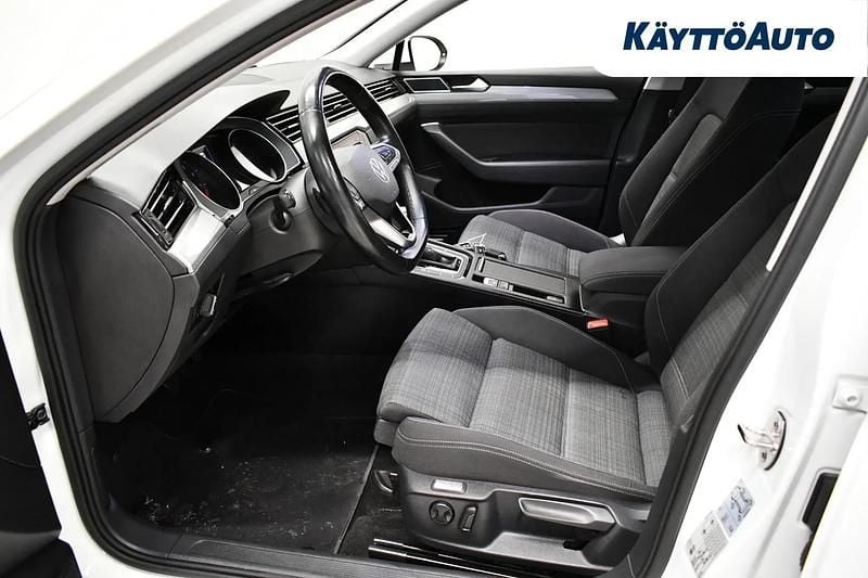 Käytetty VW Passat Style 150 HP (110 kW) 2021 Valkoinen Sedan