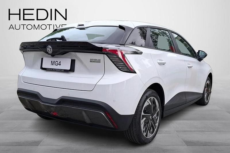 Uusi MG MG4 EV 125 kW (170 HP) 2025 Valkoinen Viistoperä