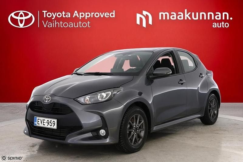 Harmaa Käytetty 2024 Toyota Yaris Hybrid Viistoperä | 21 500 € (Supertarjous) - Kuva 1/4