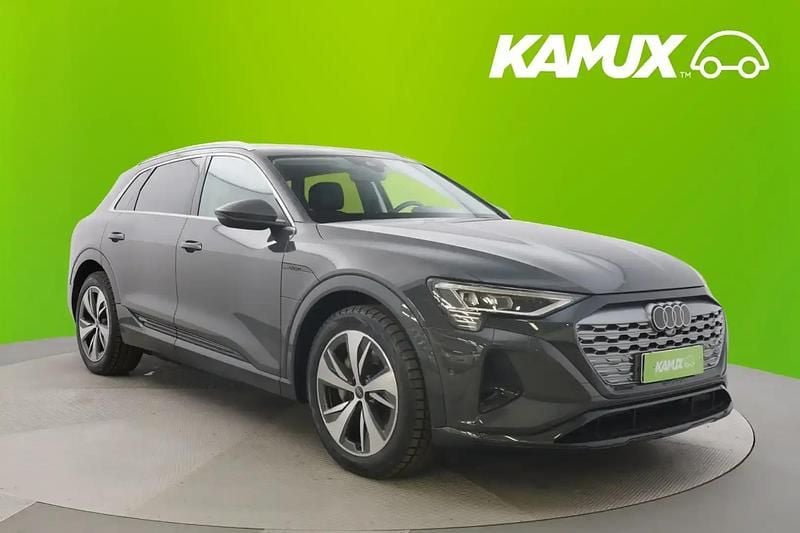 Käytetty Audi Q8 e-tron Advanced 250 kW (340 HP) 2024 Hopea / harmaa Katumaasturi