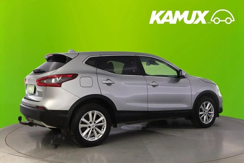 Käytetty Nissan Qashqai N-Connecta 159 HP (116 kW) 2019 Hopea / harmaa Katumaasturi