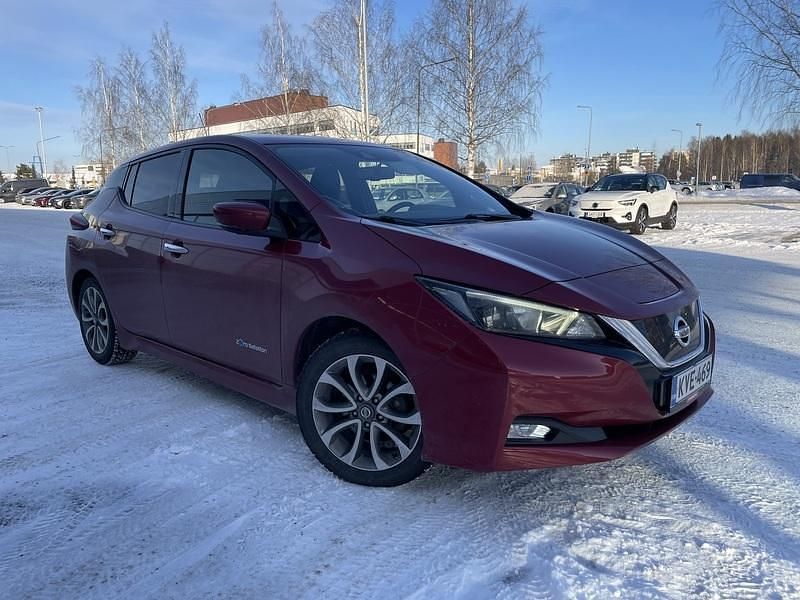 Käytetty Nissan Leaf 360º 110 kW (150 HP) 2018 Punainen Viistoperä