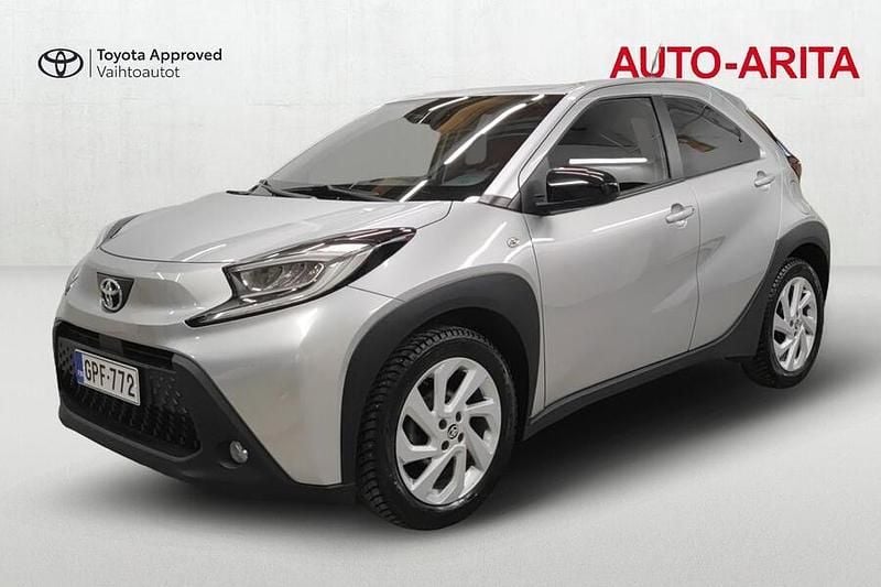 Hopea Käytetty 2022 Toyota Aygo X Multidrive S Katumaasturi | 16 900 € (Hieman kallis) - Kuva 1/4