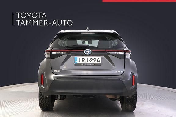 Käytetty Toyota Yaris Cross Active 116 HP (85 kW) 2023 Harmaa Katumaasturi