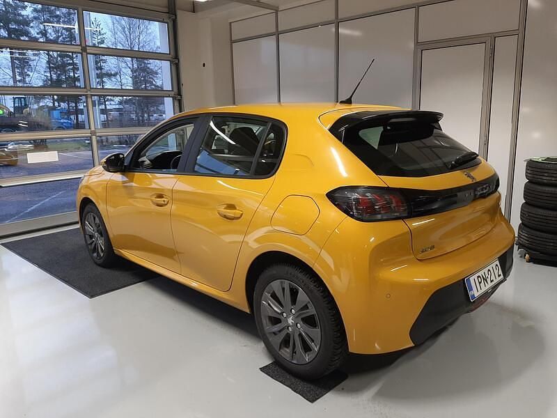 Käytetty Peugeot 208 Active 75 HP (55 kW) 2022 Keltainen Viistoperä