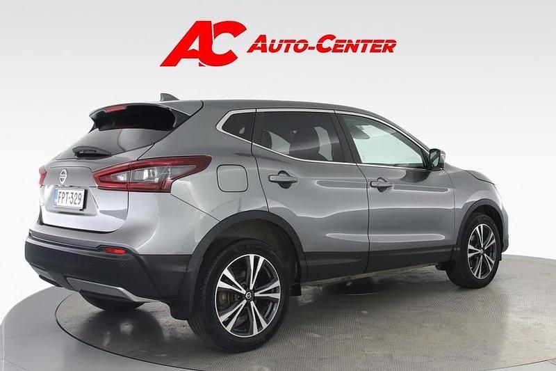 Käytetty Nissan Qashqai N-Connecta 159 HP (116 kW) 2020 Harmaa Katumaasturi