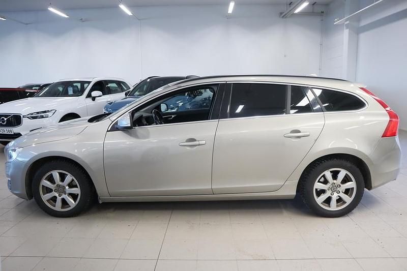 Käytetty Volvo V60 Business Edition 181 HP (133 kW) 2014 Ruskea Farmari