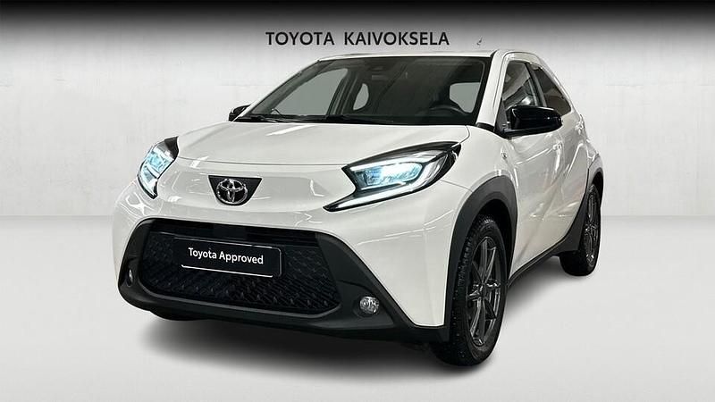 Valkoinen Käytetty 2024 Toyota Aygo X Multidrive S Katumaasturi | 16 890 € (Hieman kallis) - Kuva 1/4