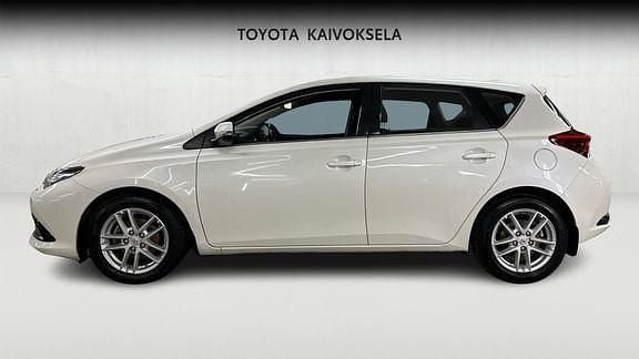 Käytetty Toyota Auris Active 116 HP (85 kW) 2017 Valkoinen Viistoperä