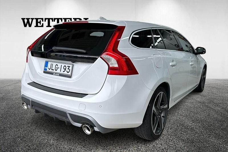 Käytetty Volvo V60 R-Design 180 HP (132 kW) 2011 Farmari