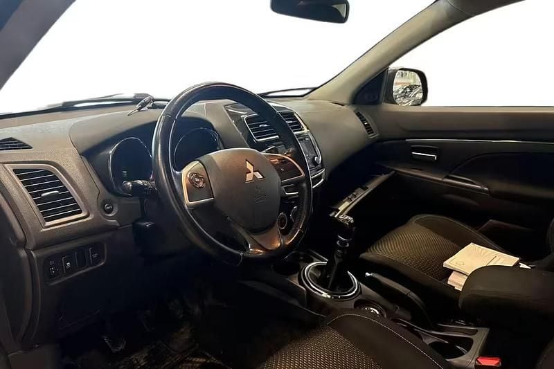 Käytetty Mitsubishi ASX Invite 116 HP (85 kW) 2014 Met. punainen Katumaasturi