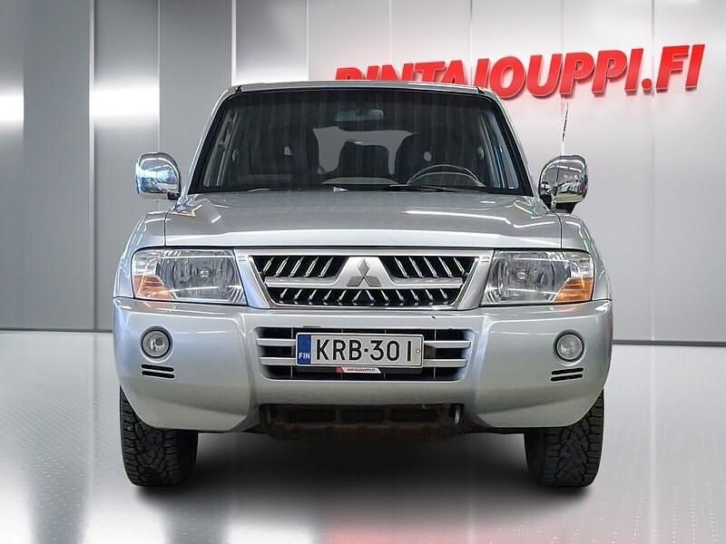 Käytetty Mitsubishi Pajero Instyle 160 HP (117 kW) 2005 Hopea Katumaasturi