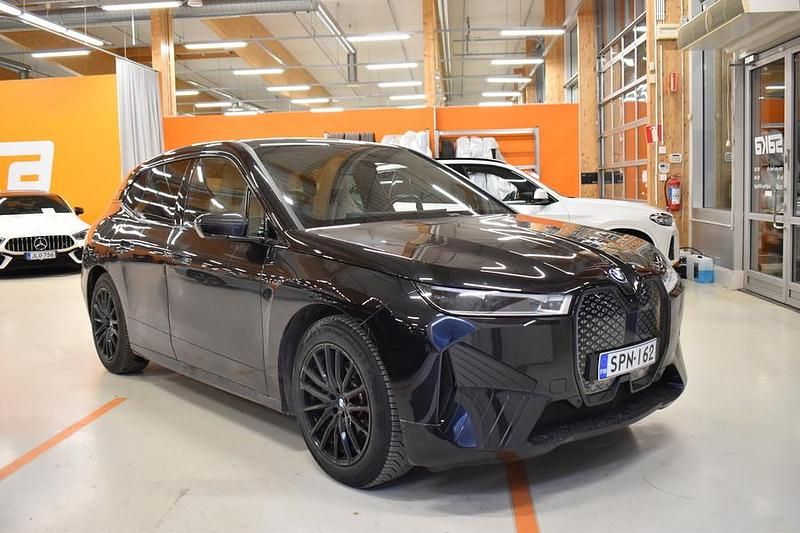 Käytetty 2022 BMW iX Katumaasturi | 44 890 € (Perustarjous) - Kuva 1/4