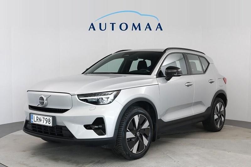 Harmaa Käytetty 2023 Volvo XC40 Plus Katumaasturi | 47 800 € - Kuva 1/3